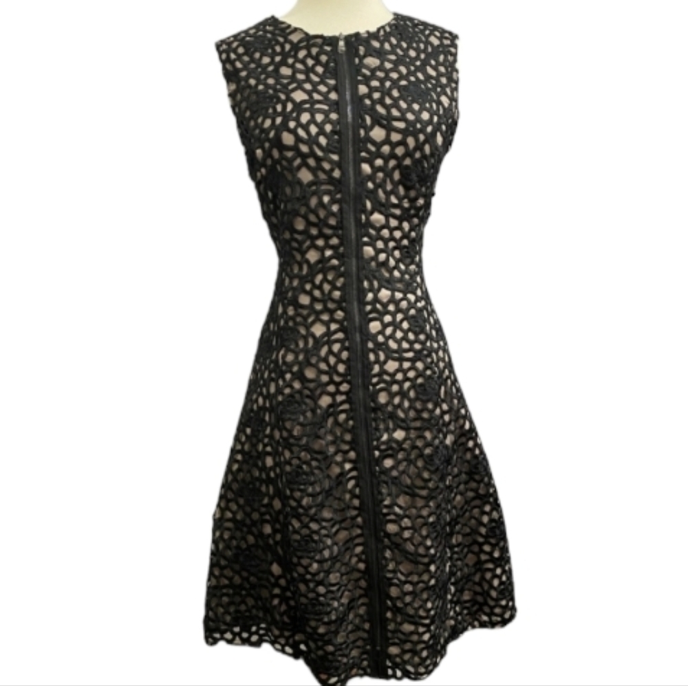T Tahari Womans Black Floral Lace Sleeveless Cocktail Dress Size 2